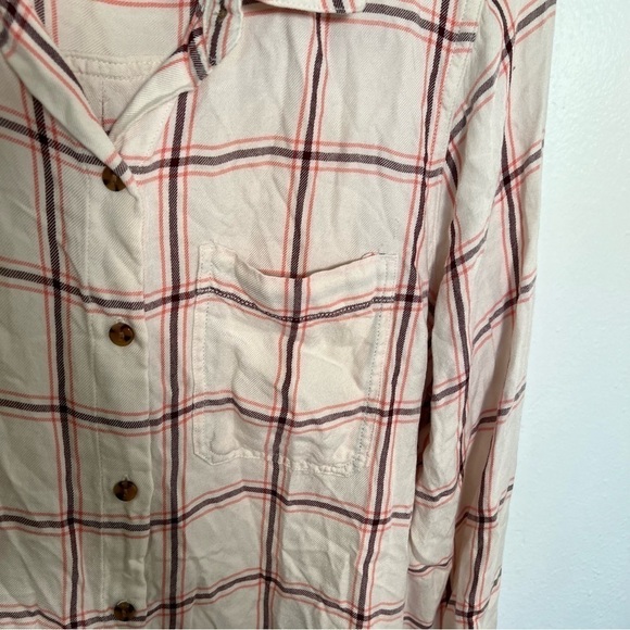 Old Navy Button Down Flannel Shirt Cream Plaid - Picture 4 of 11